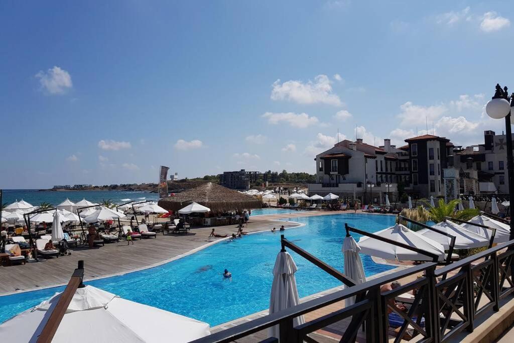 Apartment In The Picturesque Oasis Resort & Spa ロゼネッツ エクステリア 写真