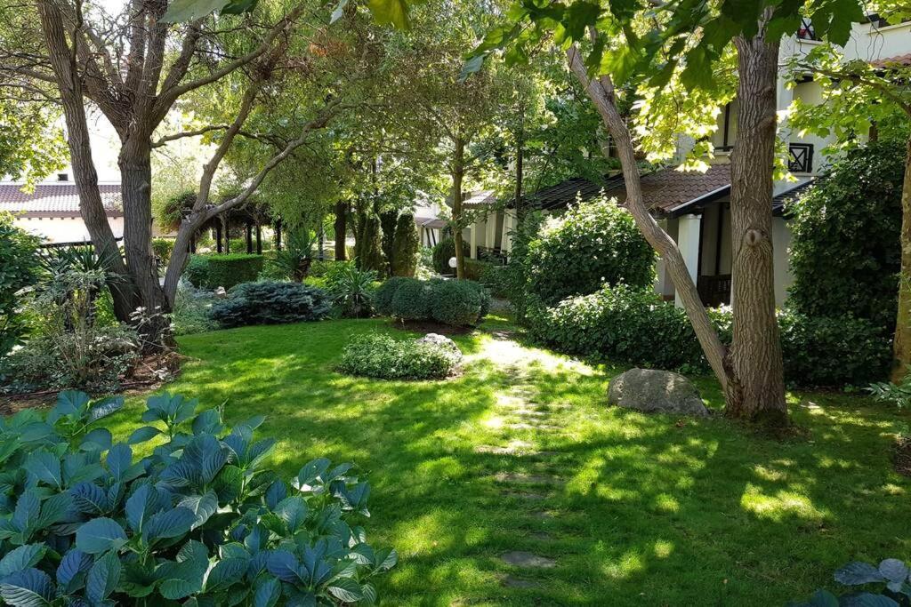 Apartment In The Picturesque Oasis Resort & Spa ロゼネッツ エクステリア 写真